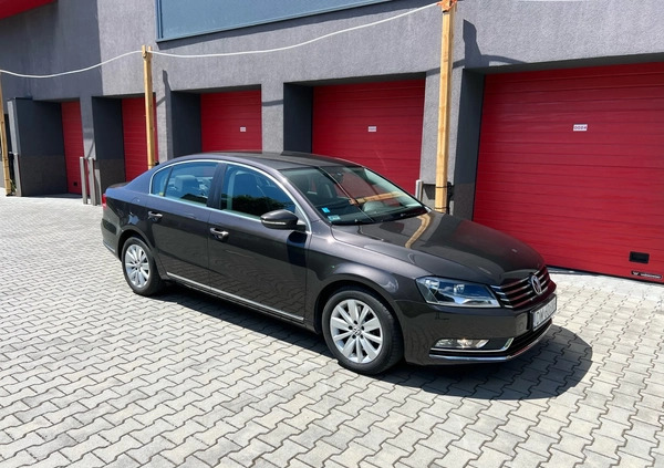 Volkswagen Passat cena 39900 przebieg: 99979, rok produkcji 2011 z Wrocław małe 407